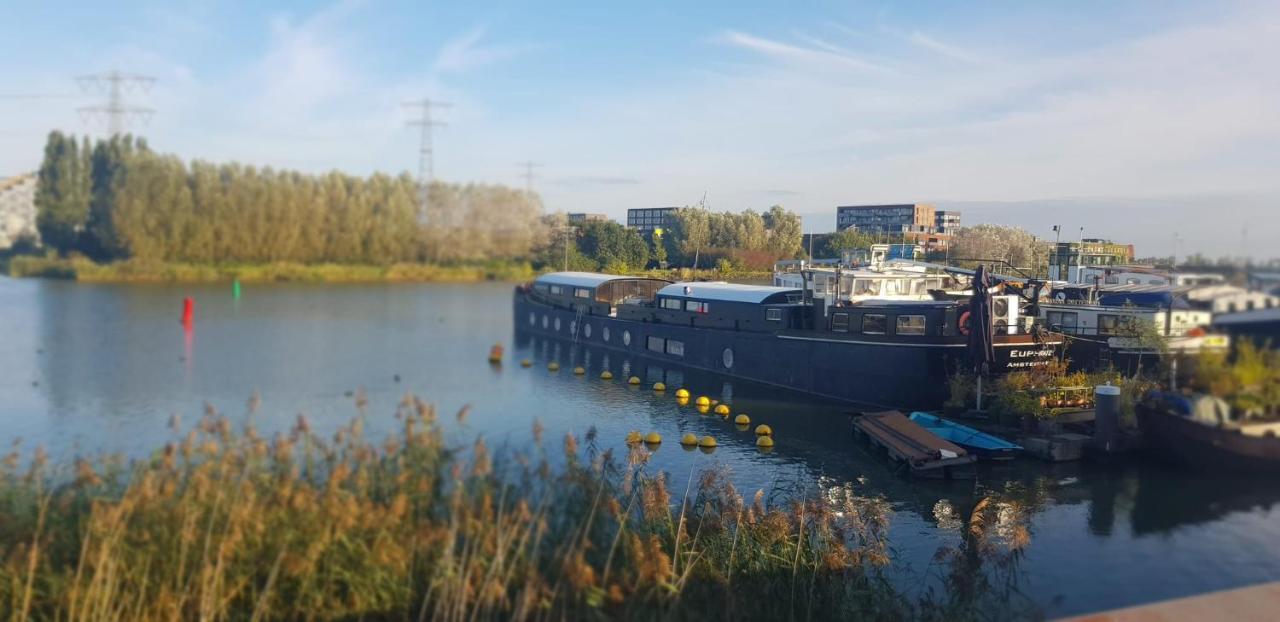 Hotel Euphrate Houseboat Ámsterdam Exterior foto